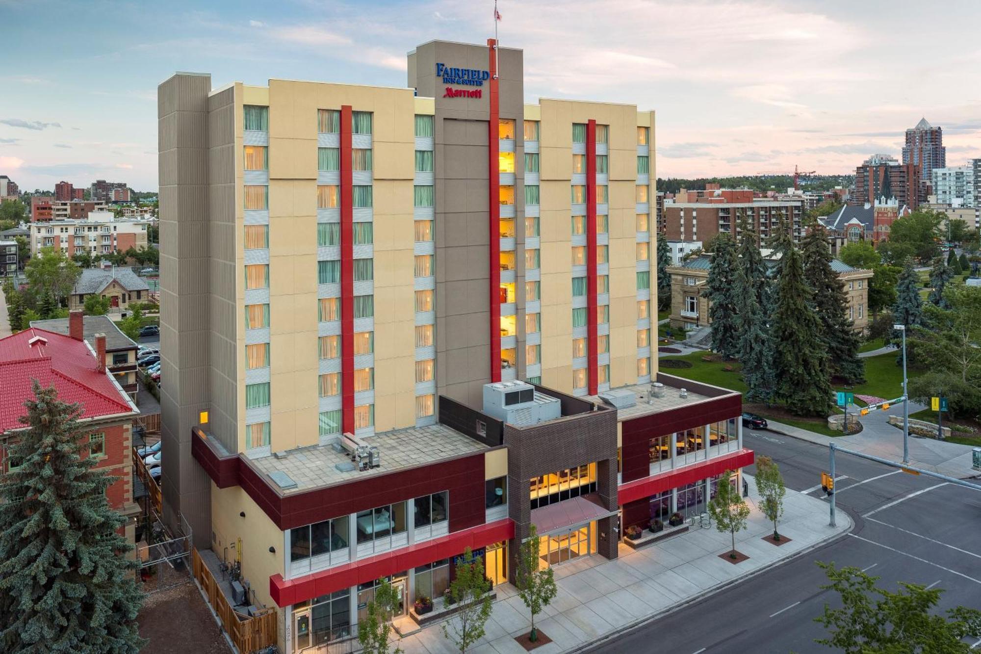 Fairfield Inn & Suites By Marriott Calgary Downtown Exterior photo